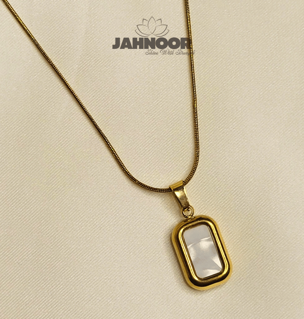 Minimalist Gold Shell Necklace