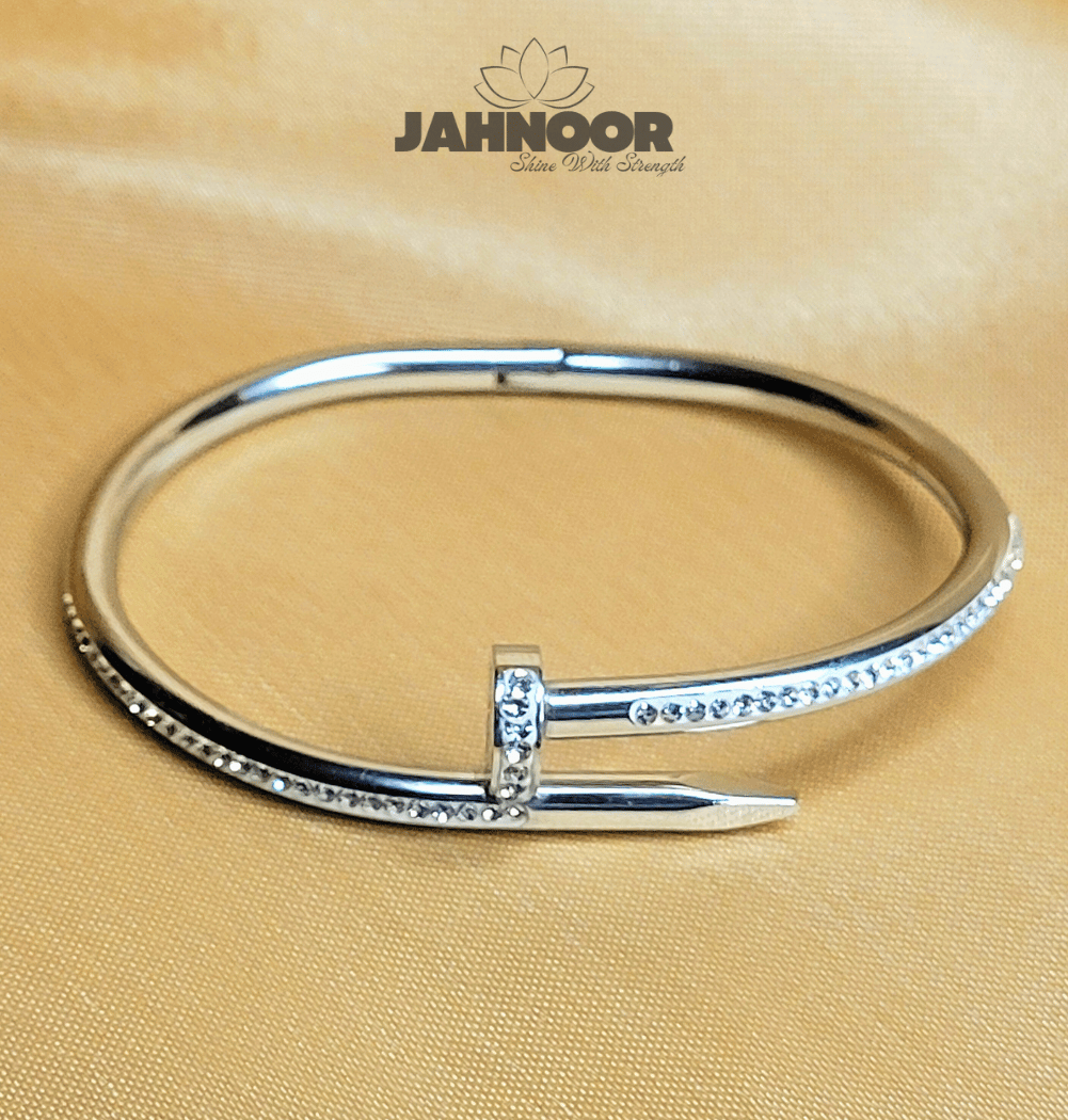 Elegant Silver Zircon Nail Bracelet