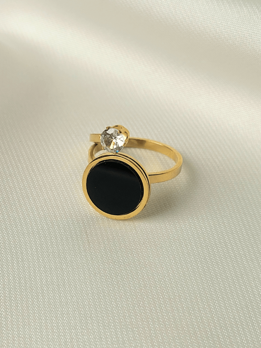 Elegant Gold Black Onyx Ring
